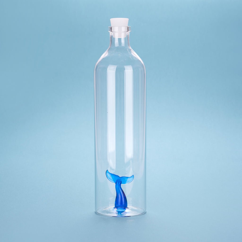Balvi Atlantis Tail Balina Kuyruğu Detaylı 1200 ml Borosilikat Cam Şişe, Şeffaf/Mavi - Görsel 5