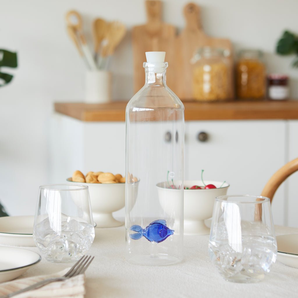 Balvi Atlantis Blue Fish Mavi Balık Detaylı 1200 ml Borosilikat Cam Şişe, Şeffaf/Mavi - Görsel 3