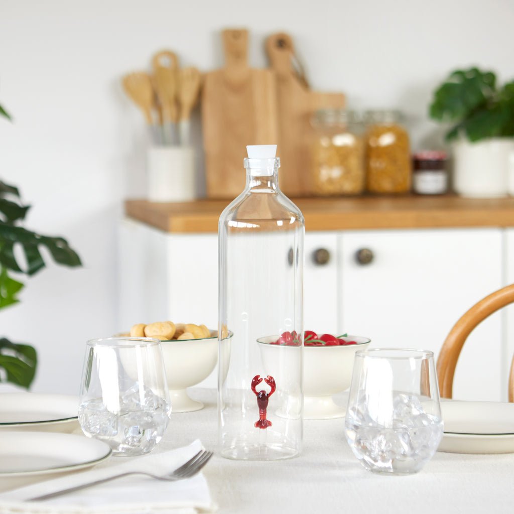 Balvi Atlantis Lobster Istakoz Detaylı 1200 ml Borosilikat Cam Şişe, Şeffaf/Kırmızı - Görsel 3