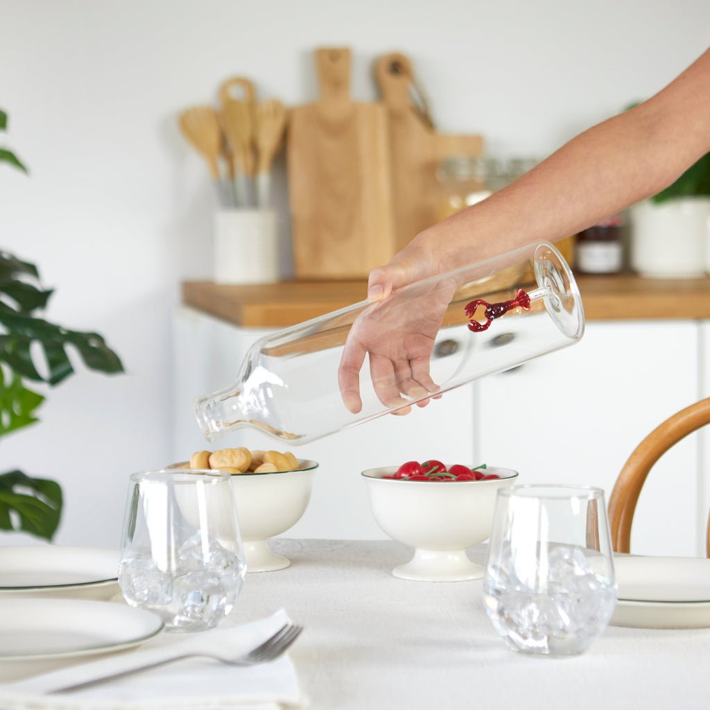 Balvi Atlantis Lobster Istakoz Detaylı 1200 ml Borosilikat Cam Şişe, Şeffaf/Kırmızı - Görsel 4